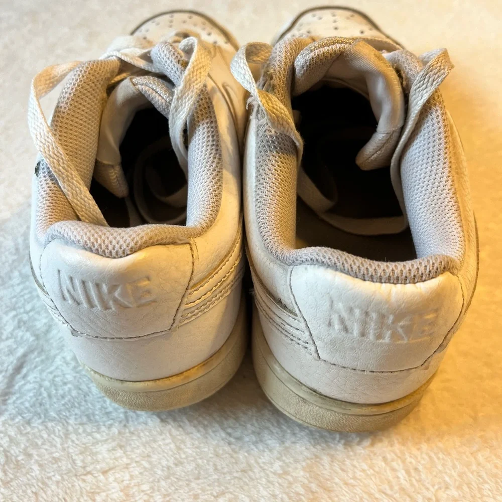 Nike Women's White Low-Top Lace-Up Sneakers